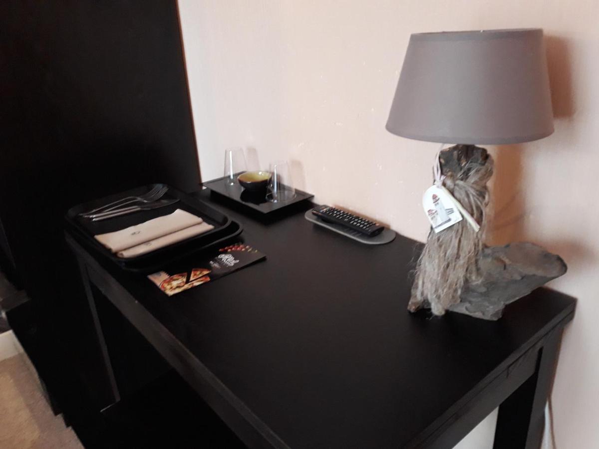 Hotel Ambroise ユゼルシュ エクステリア 写真